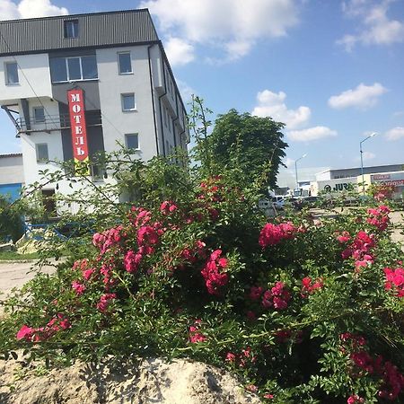 Autopark Hotel Lwów Zewnętrze zdjęcie