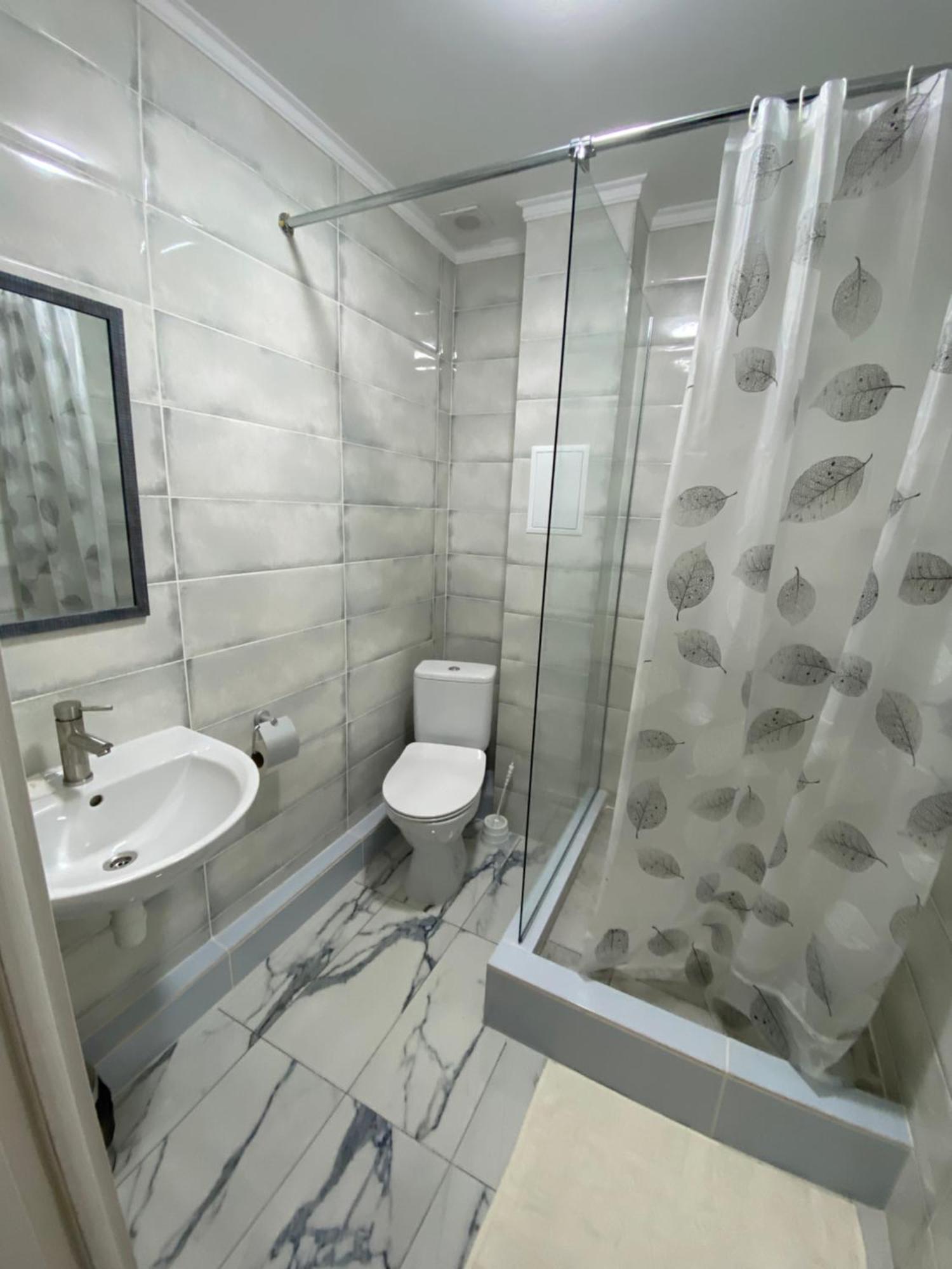 Autopark Hotel Lwów Zewnętrze zdjęcie