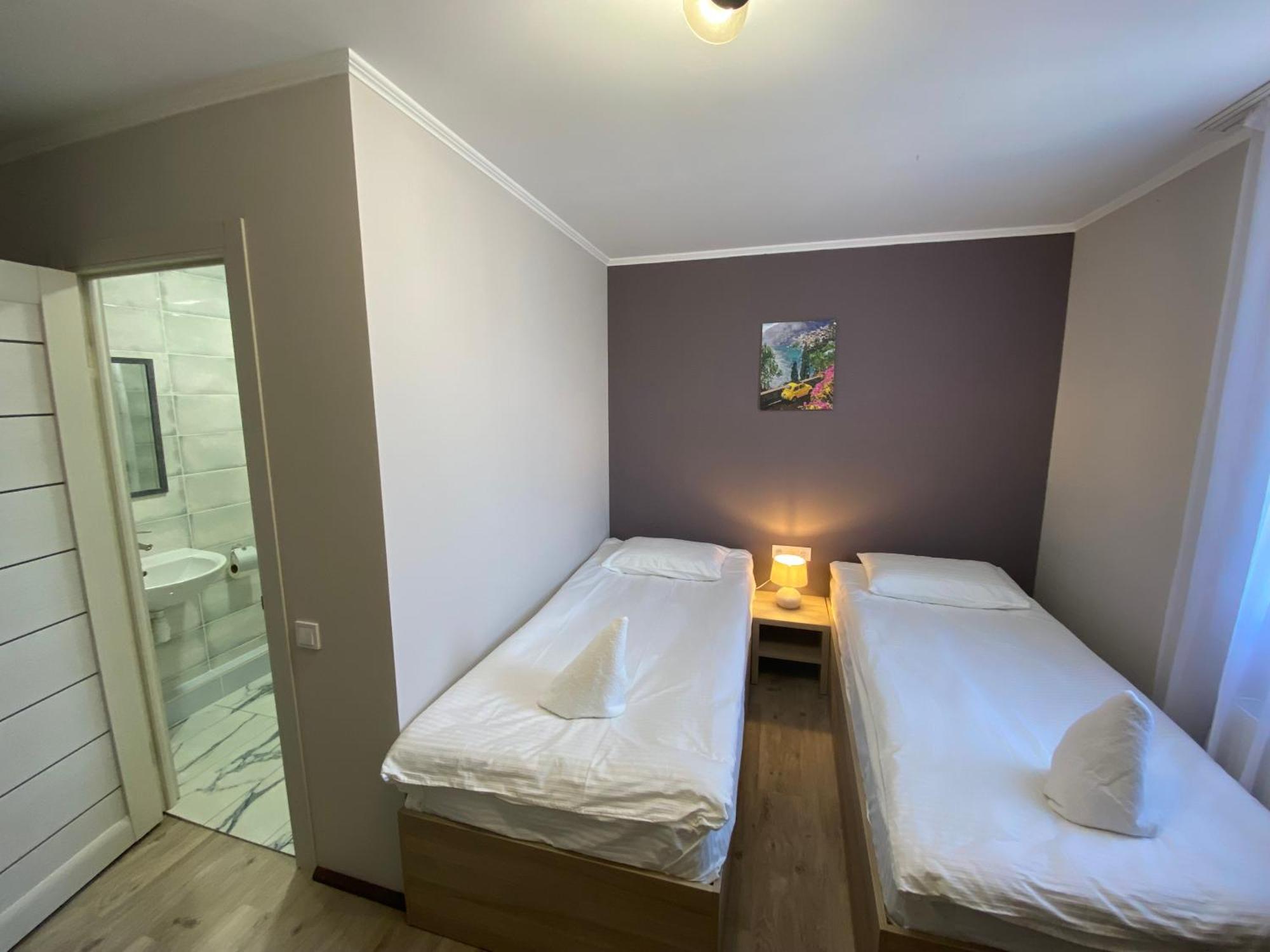 Autopark Hotel Lwów Zewnętrze zdjęcie