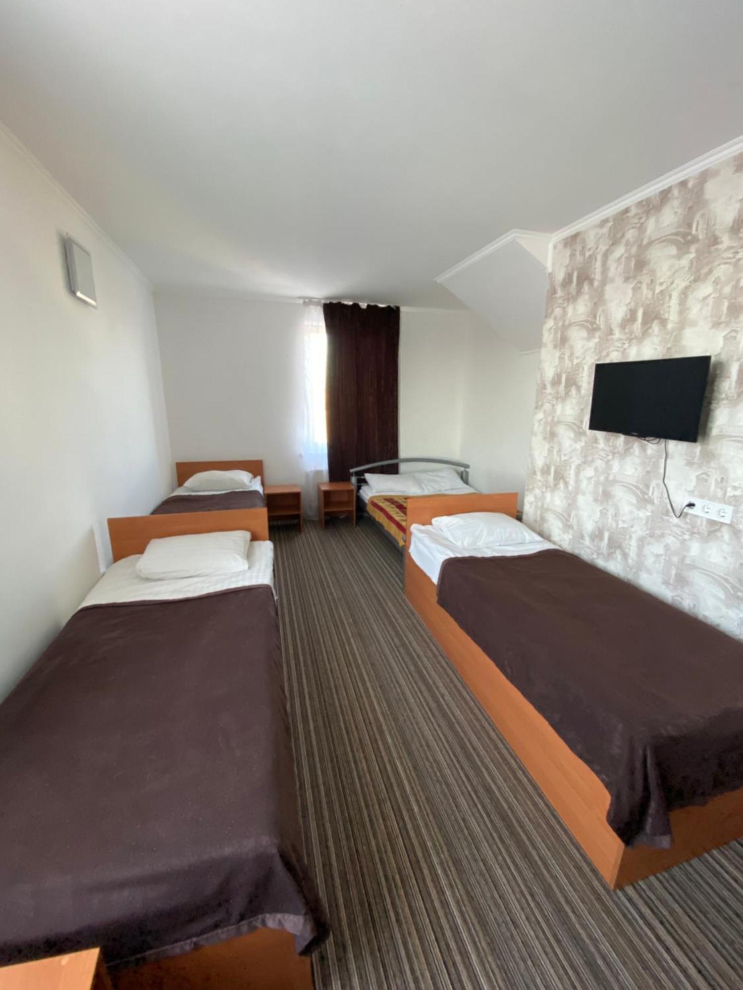 Autopark Hotel Lwów Zewnętrze zdjęcie
