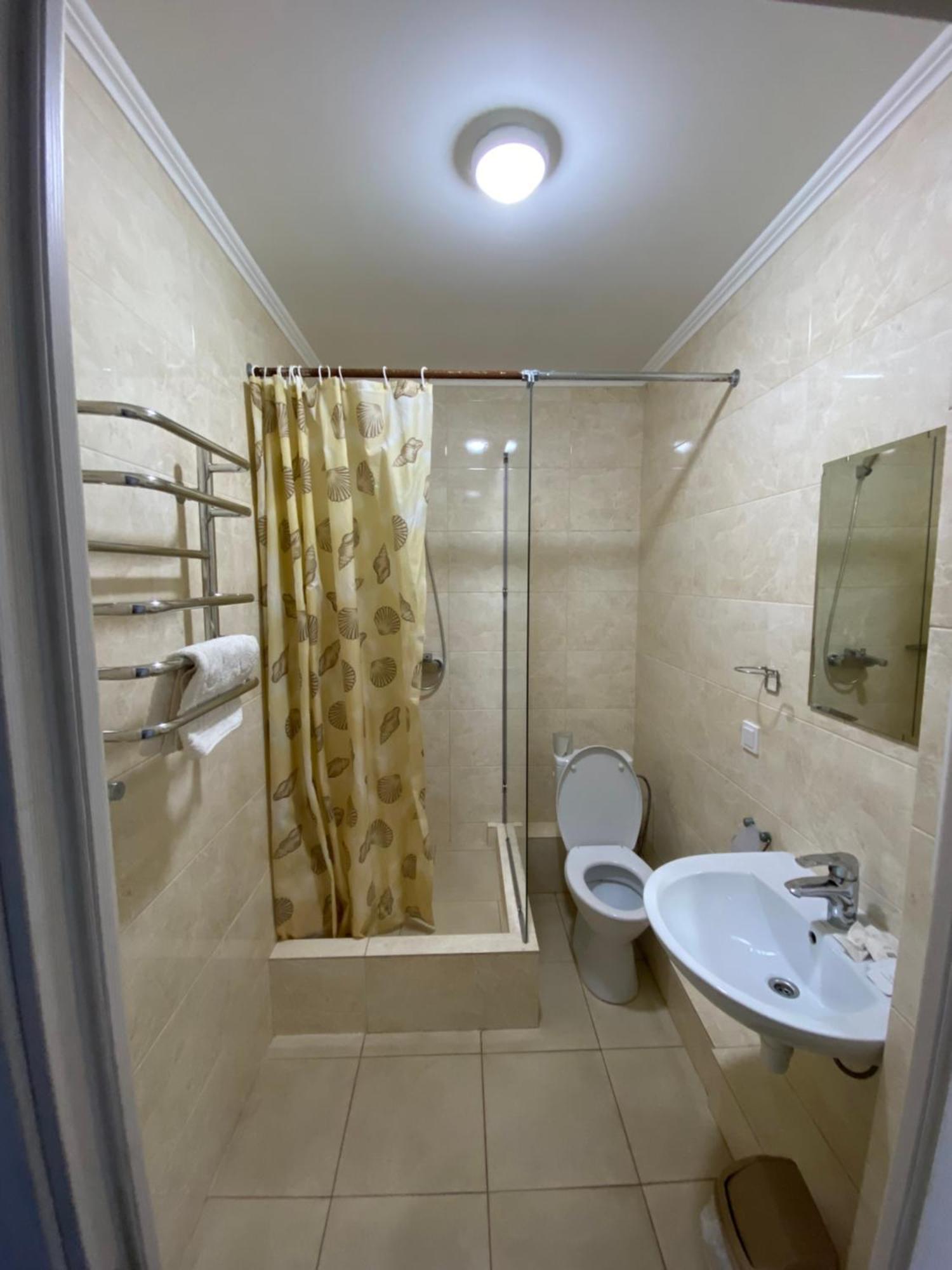 Autopark Hotel Lwów Zewnętrze zdjęcie