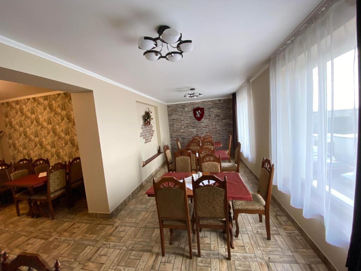 Autopark Hotel Lwów Zewnętrze zdjęcie