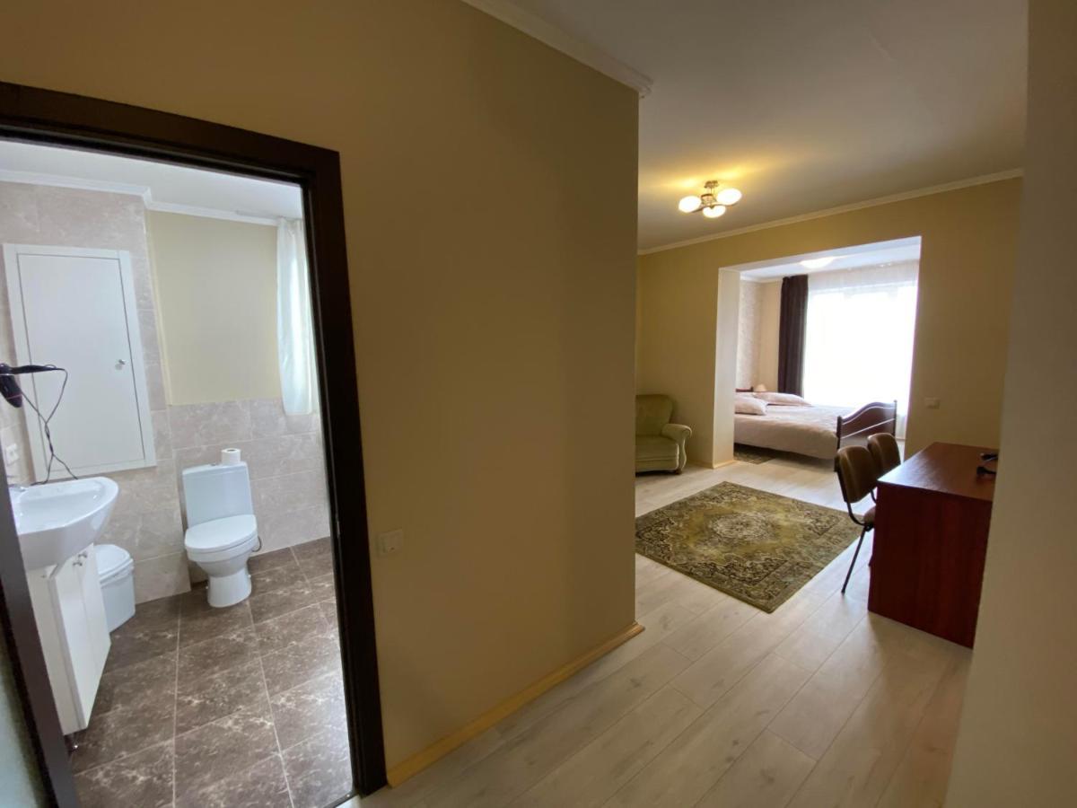 Autopark Hotel Lwów Zewnętrze zdjęcie