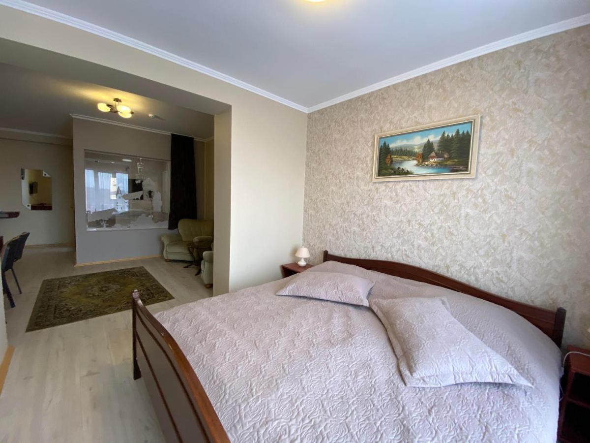 Autopark Hotel Lwów Zewnętrze zdjęcie
