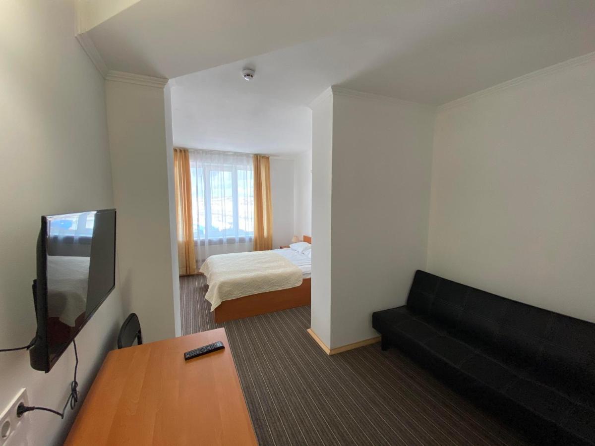 Autopark Hotel Lwów Zewnętrze zdjęcie