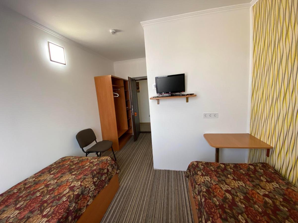 Autopark Hotel Lwów Zewnętrze zdjęcie