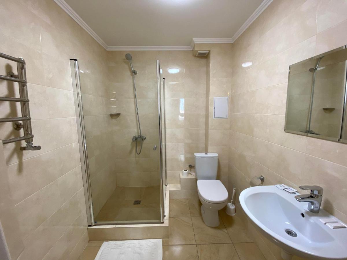 Autopark Hotel Lwów Zewnętrze zdjęcie