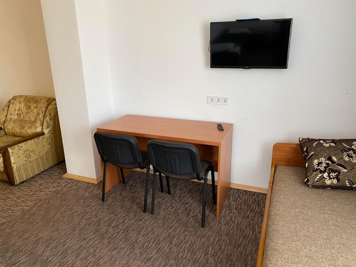 Autopark Hotel Lwów Zewnętrze zdjęcie