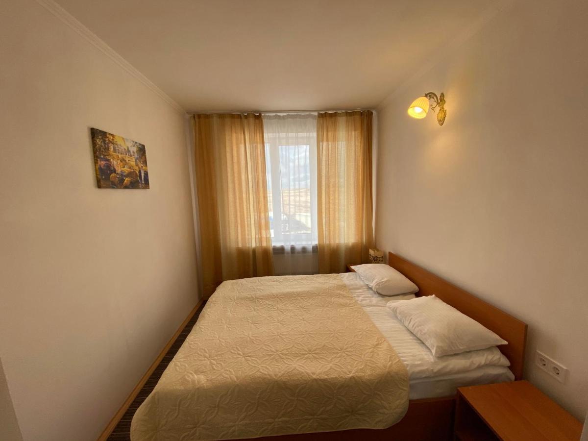 Autopark Hotel Lwów Zewnętrze zdjęcie