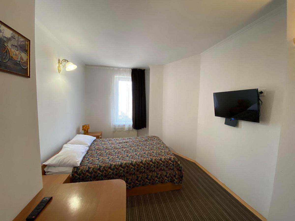Autopark Hotel Lwów Zewnętrze zdjęcie