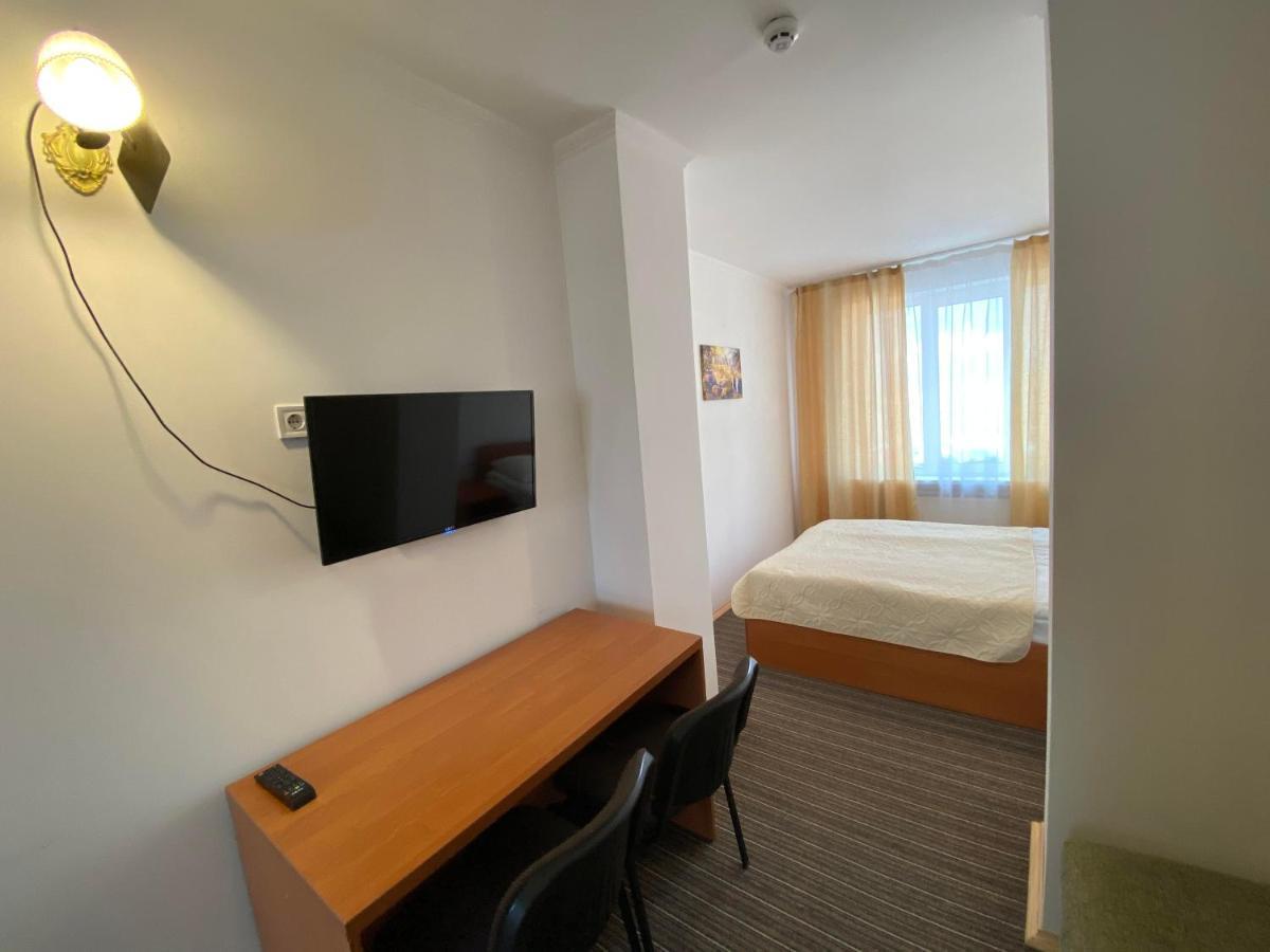 Autopark Hotel Lwów Zewnętrze zdjęcie