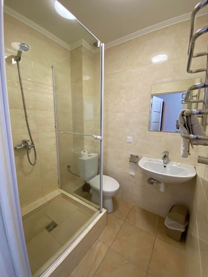 Autopark Hotel Lwów Zewnętrze zdjęcie