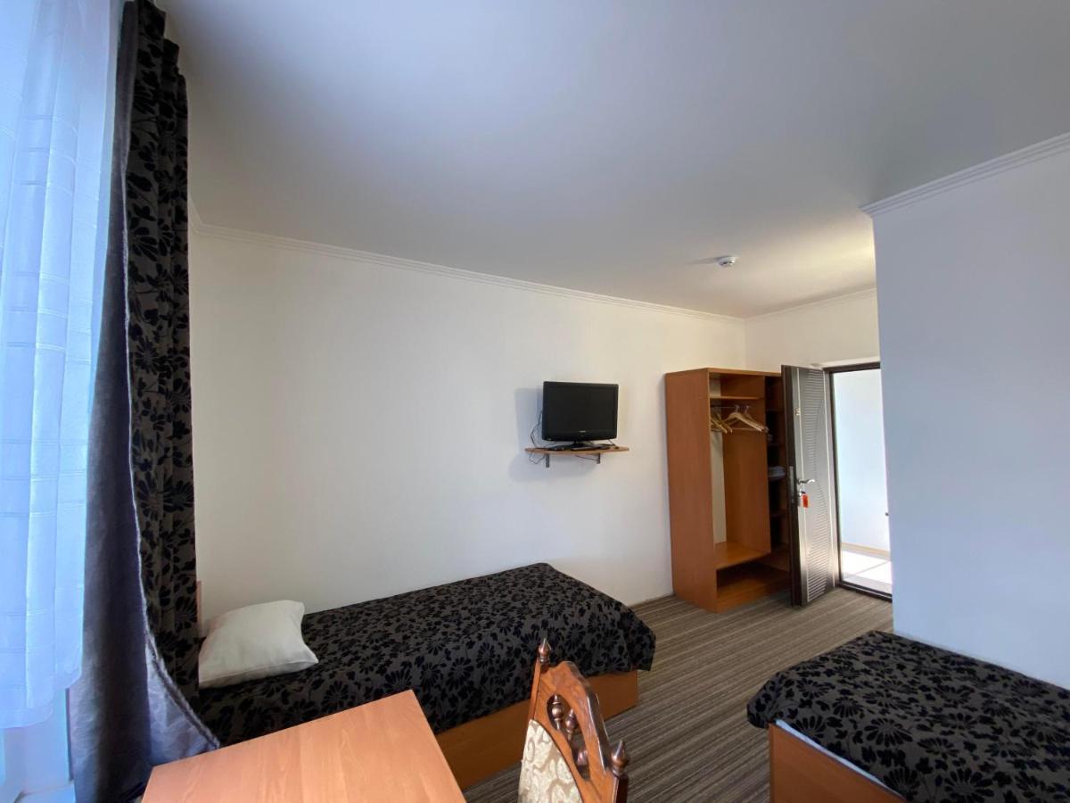 Autopark Hotel Lwów Zewnętrze zdjęcie