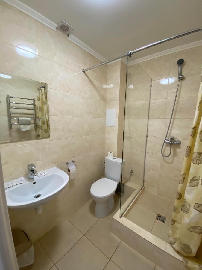Autopark Hotel Lwów Zewnętrze zdjęcie