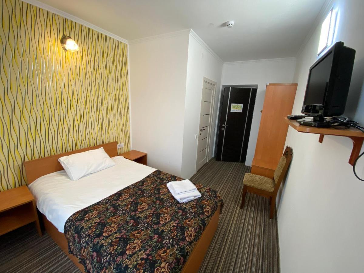 Autopark Hotel Lwów Zewnętrze zdjęcie
